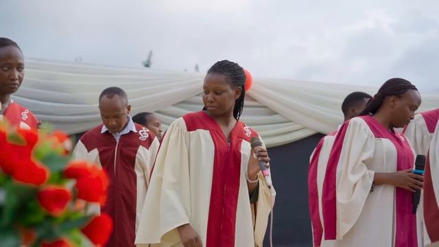 Sarah SANYU from @AmbassadorsofChristChoir ahagurukije imbaga mu gitaramo cy’Abungeri family choir смотреть онлайн
