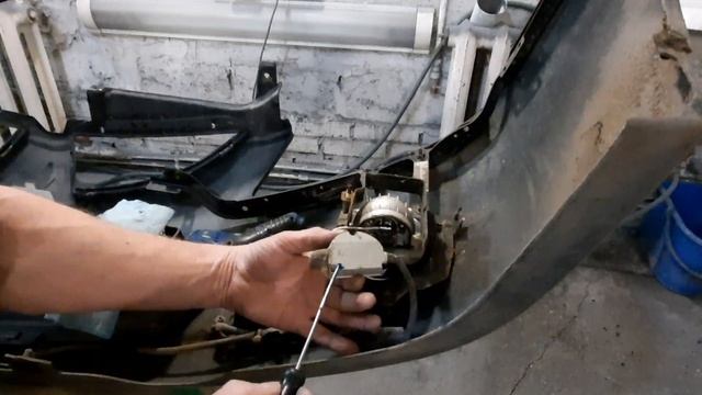 Mitsubishi Lancer 9 - Замена ламп в ПТФ. - 