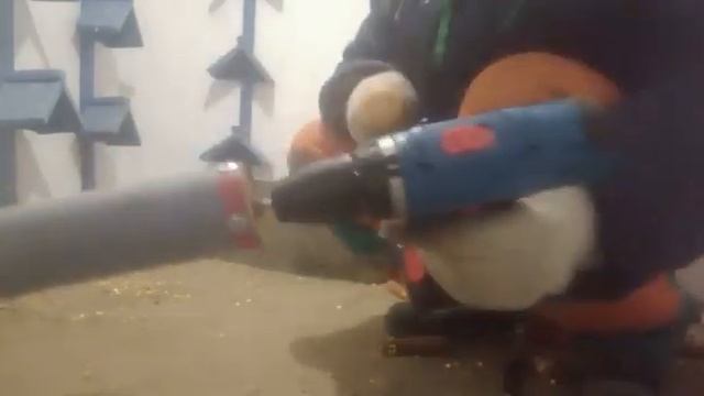 Обмолот кукурузных початков шуруповертом смотреть онлайн