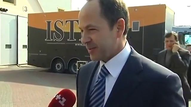 Винтонив спросил Тигипко про смену девичьей фамилии смотреть онлайн