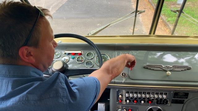 ? Volánbusz Retró – Ikarus 66 смотреть онлайн