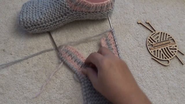 Как связать тапочки простой вязкой . Wie Man Mit Einfachem Stricken Hausschuhe Strickt