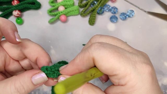 Простой мастер-класс новогодней ёлочки-подвески смотреть онлайн