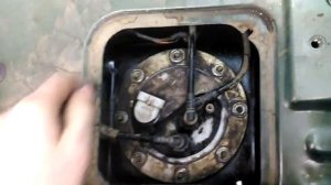 УАЗ Патриот. Вытаскиваю бензонасос для замены сетки.