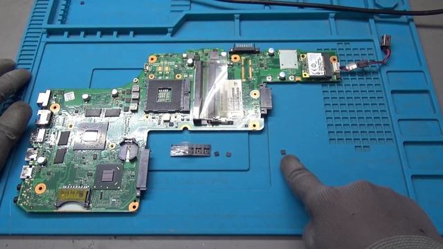 Toshiba Satellite L855 | VREG5 qısa qapanma | short circuit смотреть онлайн