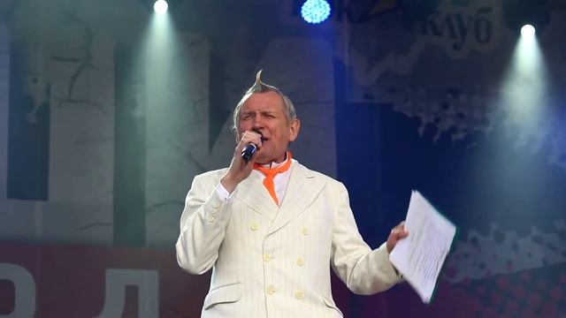 Олег Гаркуша читает стихи на "Наши в городе" смотреть онлайн