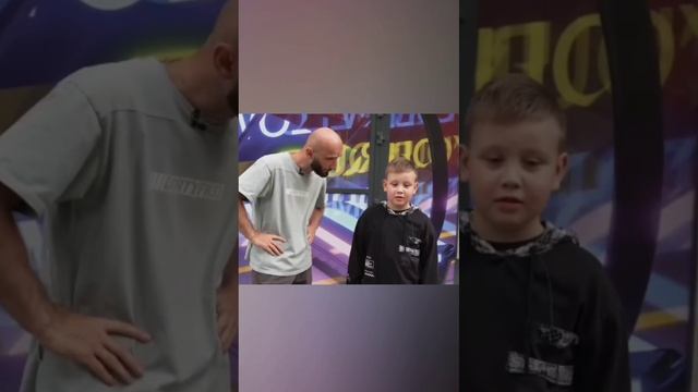 Не помнит, где учится | Омар в Большом городе #shorts смотреть онлайн