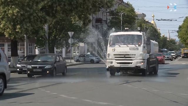 Улицы Севастополя убирают и поливают водой круглосуточно