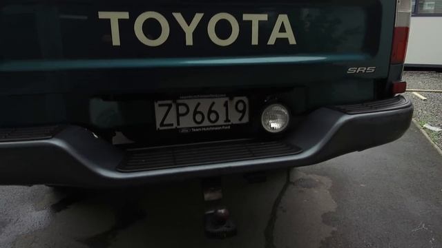 2000 Toyota Hilux SR5 4x4 2.7L - Team Hutchinson Ford смотреть онлайн