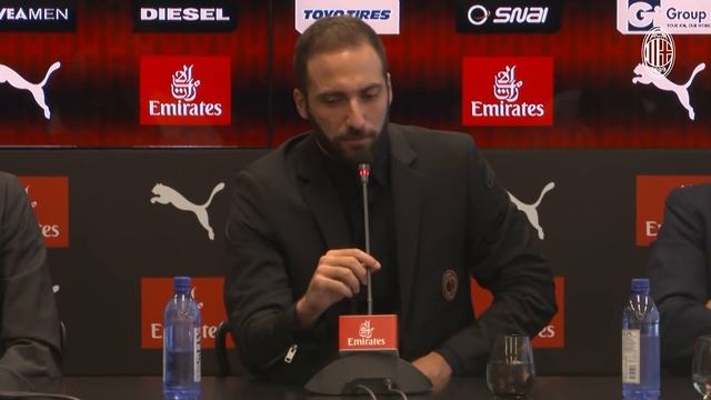 Gonzalo Higuain and Mattia Caldara's Presentation Press Conference смотреть онлайн