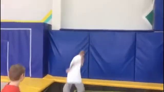 Сноуборд для прыжков на батуте. смотреть онлайн