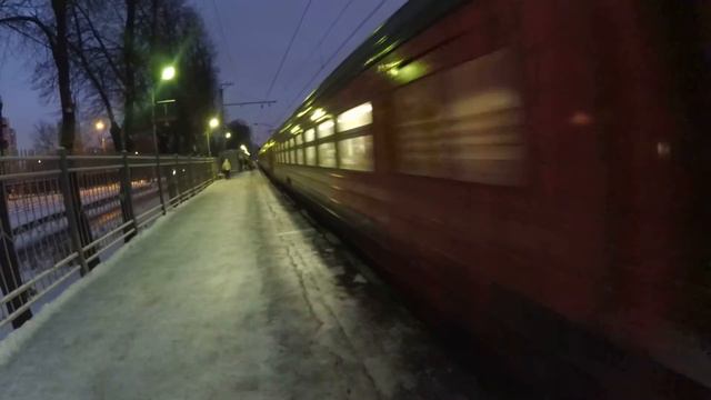 Электропоезд ЭД4МК-0085 платформа Матвеевская 3.12.2016 смотреть онлайн