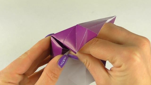 ОРИГАМИ КОРОБОЧКА ДЛЯ ПОДАРКА своими руками | КАК УПАКОВАТЬ ПОДАРОК на НОВЫЙ ГОД смотреть онлайн