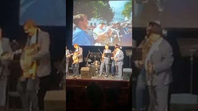 Соло на стиральной доске - Евгений Суворов и Сибирский Диксиленд - памяти Владимира Кирпичева смотреть онлайн