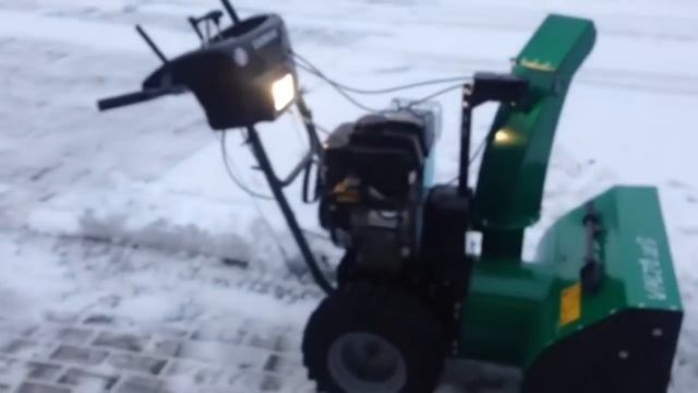 Снегоуборщик Caiman против плотного сугроба смотреть онлайн