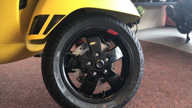 Vespa GTS 300 Super 2017 Matt Yellow смотреть онлайн