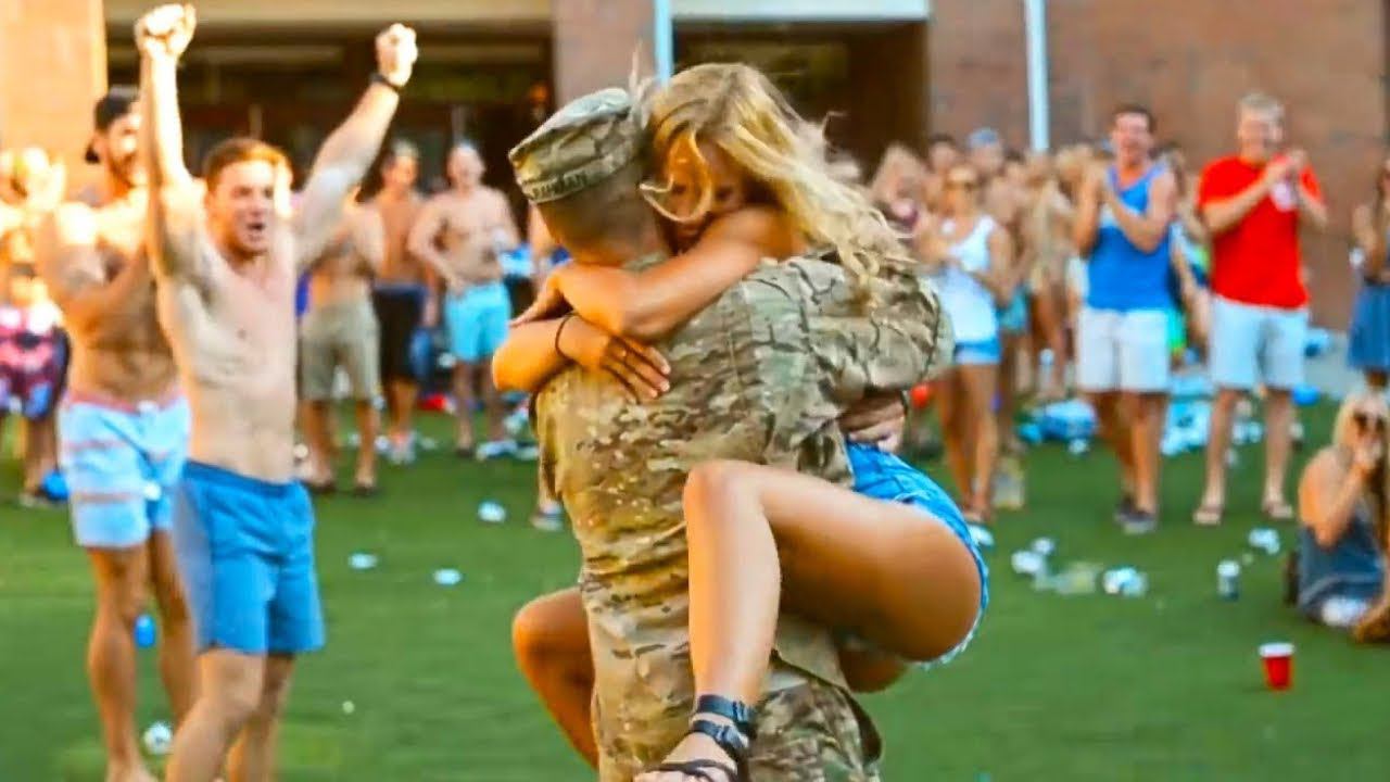 Попробуй НЕ ЗАПЛАКАТЬ! Трогательные Встречи Военных После Разлуки Снятые на Камеру смотреть онлайн