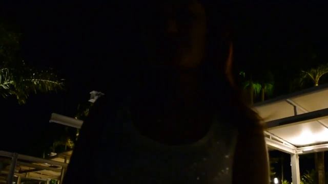 Ночной вид с бассейна на 57 этаже отеля Марина бэй сэндс (Сингапур) смотреть онлайн