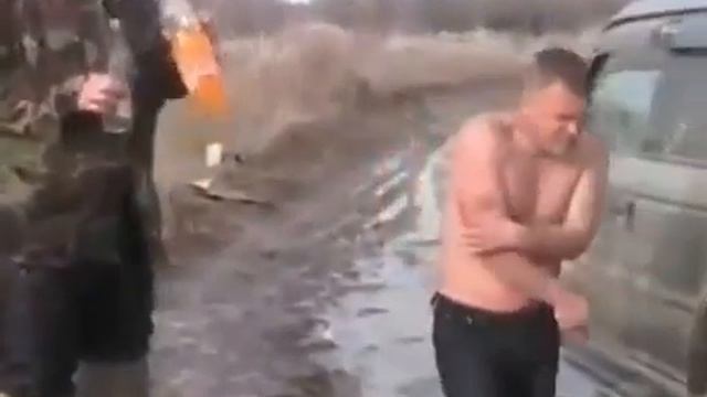 ПОЕХАЛИ НА РЫБАЛКУ И УТОПИЛИ МАШИНУ!!! смотреть онлайн