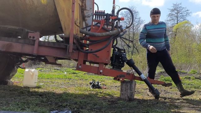 Яровая прёт,ремонт опрыскивателя установил новый распределитель .. смотреть онлайн