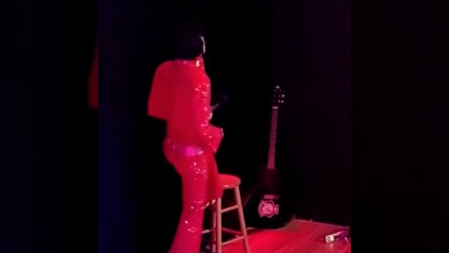 "Polk Salad Annie" 1972 Matt Stone As Elvis Presley - Elvis On Tour Recreation смотреть онлайн