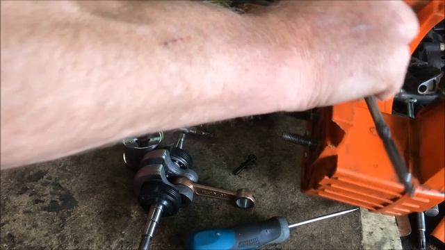 Бензопила Husqvarna 137 —142 легенда из прошлого десятилетия!Коленвал... смотреть онлайн