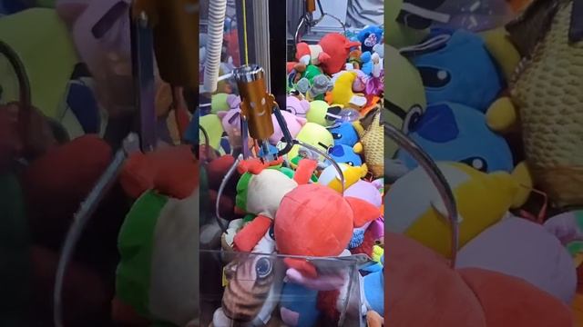 МИМИМИШКИ В АППАРАТЕ С ИГРУШКАМИ ХВАТАЙ-КА / ДОСТАНЕМ??? / claw machine game смотреть онлайн