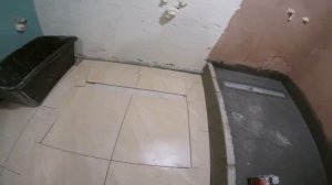 Разметка и укладка плитки на душевой поддон. Подготовка стеновой плитки.