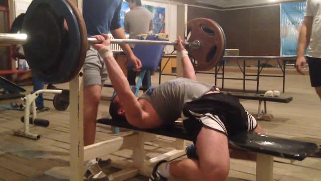 Жим штанги лежа 130кг смотреть онлайн