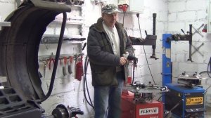 А Вы знаете как затягивать колесные гайки? Сомневаюсь.