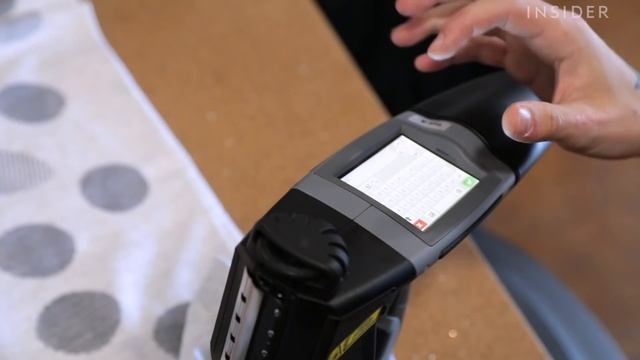 Portable Printer Directly Prints Designs On Clothes смотреть онлайн