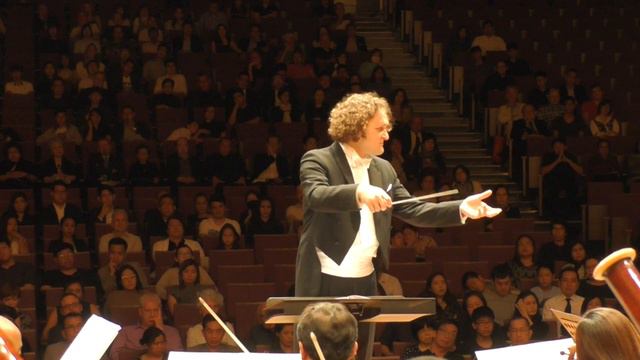 Tchaikovsky 4th Symphony (complete). Yuri Medianik (conductor). Royal Bangkok Symphony Orchestra смотреть онлайн