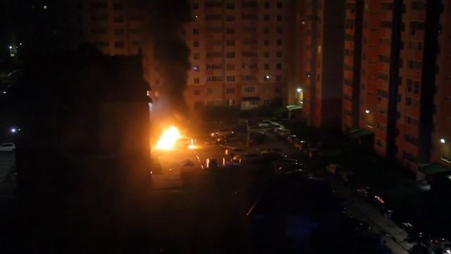 новый Nissan Patrol горит в Барнауле 26.05.2016. brand new Nissan Patrol burns in Barnaul смотреть онлайн
