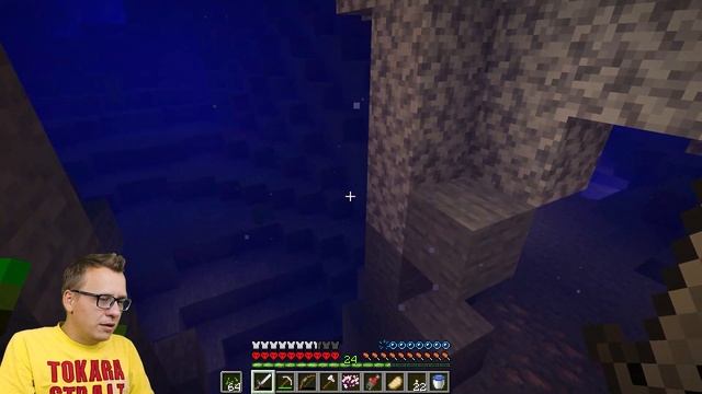 Пещера Бесконечного Опыта в Майнкрафте ! Папа Нашёл Деревню Бездельников смотреть онлайн