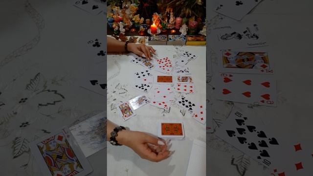 НА КОРОЛЕВУ❗ЧТО ПРОИСХОДИТ В ЕЁ ЖИЗНИ❓На игральных картах❗ смотреть онлайн