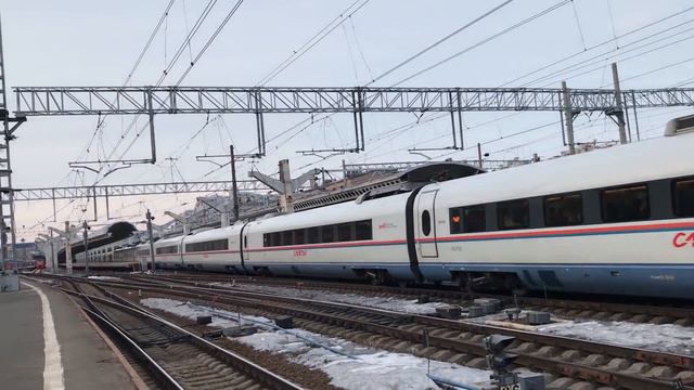 «САПСАН» сообщением САНКТ-ПЕТЕРБУРГ—МОСКВА 777 отправляется с платформы 4 левая. смотреть онлайн