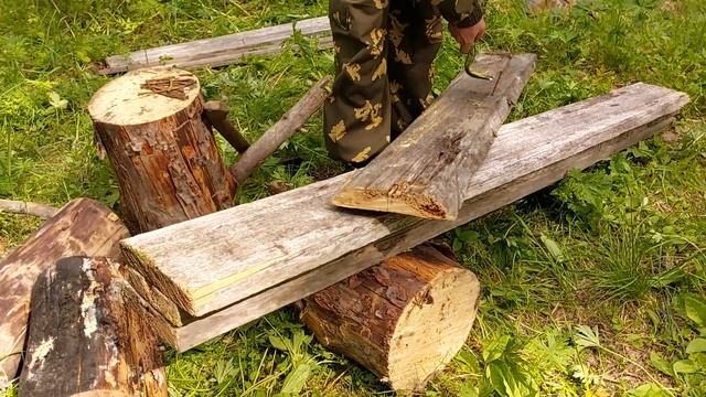НЕ ДЕЛАЙ ТАК! НАШЛИ В ОЗЕРЕ БРОШЕННУЮ СЕТЬ С ТУХЛОЙ РЫБОЙ! ДЕЛАЕМ СТОЛ В НОВОМ ЛАГЕРЕ. ЛОВИМ ЩУК. смотреть онлайн