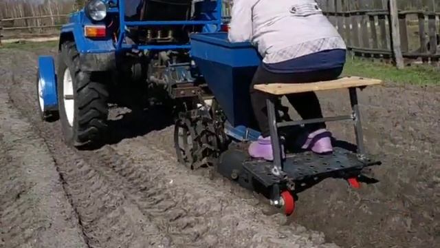 Скаут Т 18, сидение для картофелесажалки. смотреть онлайн