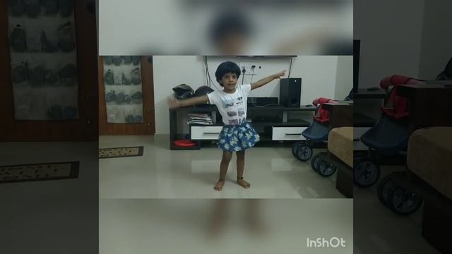 Toddler dancing for "I like to move it" song from Madagascar movie ❣️ смотреть онлайн