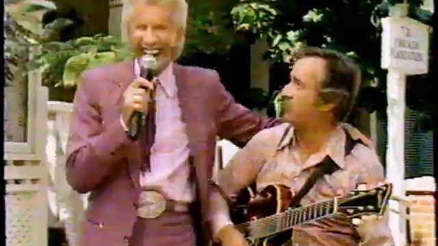 Guitarist Lloyd Wells plays "There Will Never Be Another You" смотреть онлайн