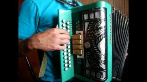 Гимн Российской Федерации -  Гимн СССР на гармони.