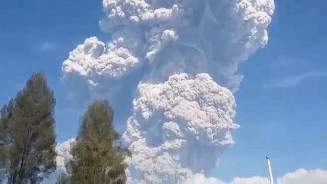 извержение вулкана Синабунг смотреть онлайн