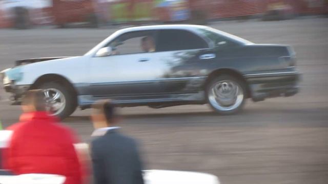 Дрифт на Crown V8. Ulan-Ude 2013 смотреть онлайн