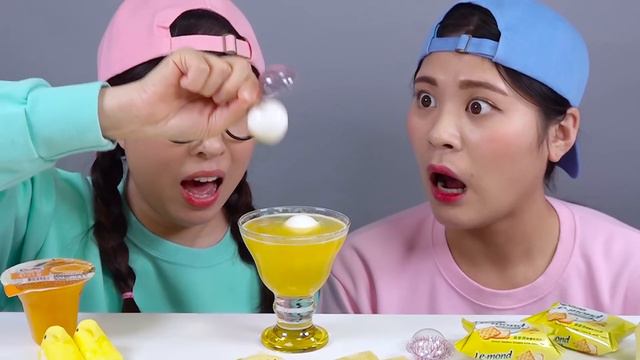 Mukbang Yellow Food NIK-L-NIP 노란색 디저트 먹방 DONA 도나