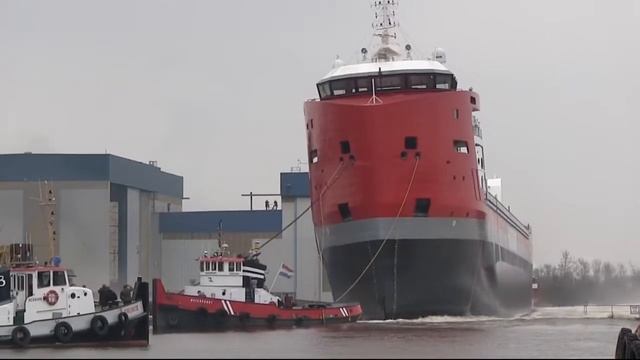 Спуск кораблей на воду! Как спускают на воду огромные корабли, фантастическое зрелище.