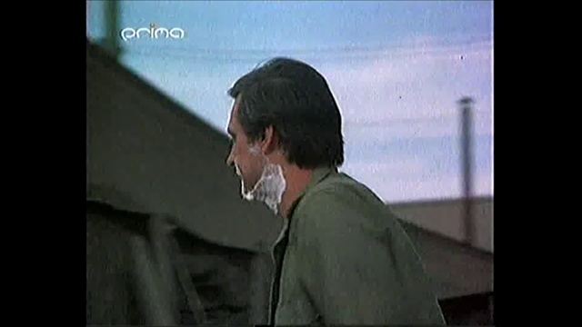 M.A.S.H. - Díl 5. - Služka - Holící Scéna