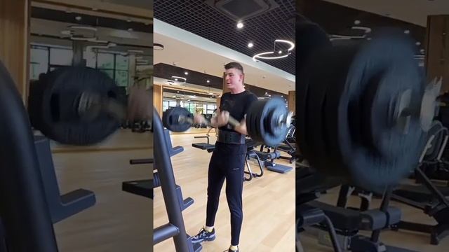 Вернулся с Чемпионата Европы и сразу в зал ?. Впереди еще много побед ?, а пока 80кг х 4 повторения смотреть онлайн