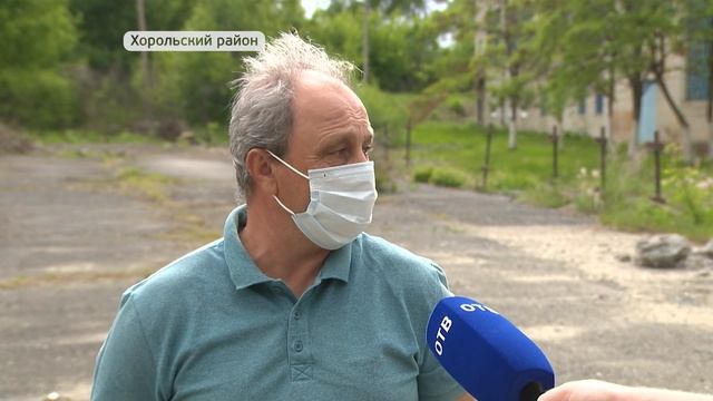В посёлке Ярославском ремонтируют дворы и хоккейную коробку смотреть онлайн