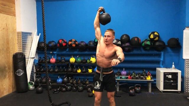 Как накачаться с гирей? Лучшее упражнение для всего тела. Толчок гири смотреть онлайн