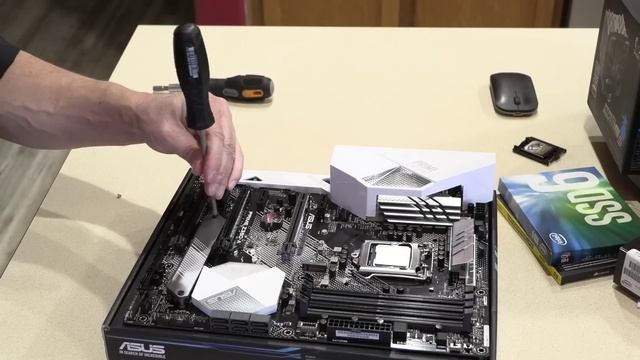 Live - Blender workstation computer build! смотреть онлайн